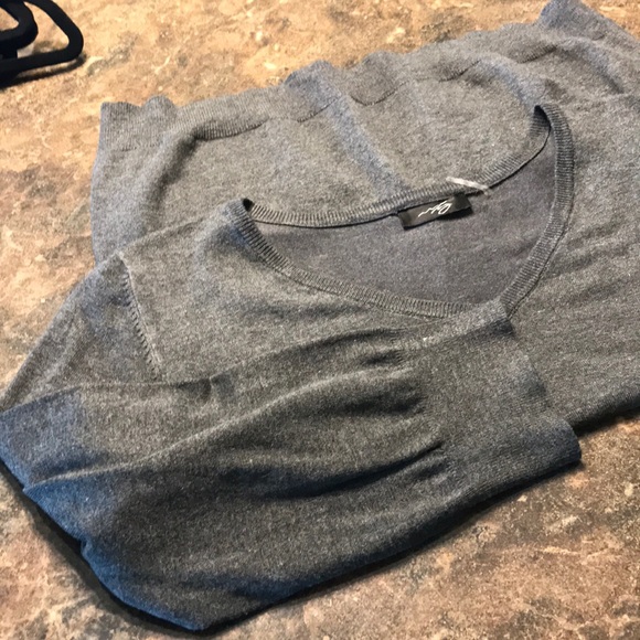 Exceptional Nice Sweater - Picture 7 of 7